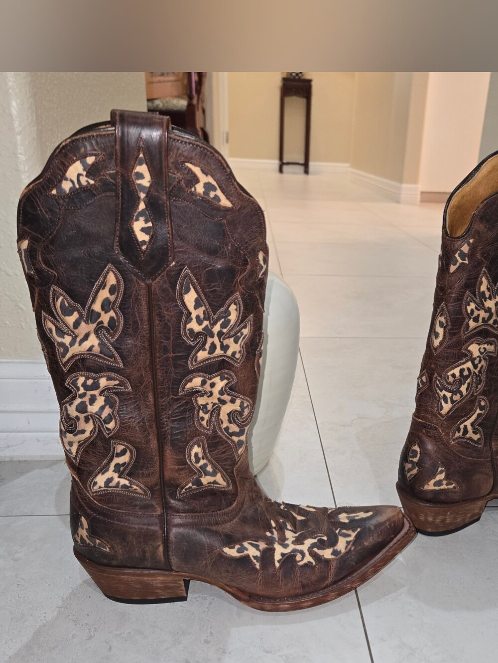 Johnny Ringo Brown Leather Cowboy Boots with Leopard Accents Size 7.5